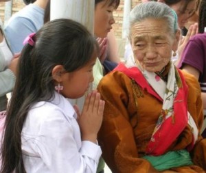 sainshand-old-woman-and-little-girl-web-size1-300x253