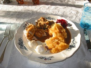 800px-Thanksgiving_Dinner_Alc2